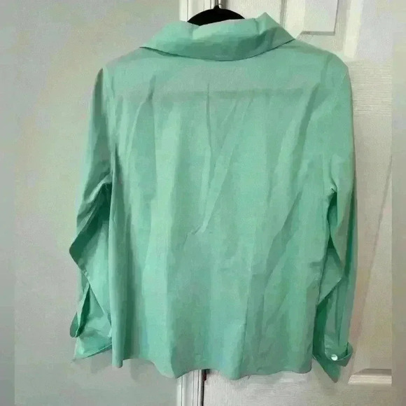 Talbots Women’s 4 Wrinkle Resistant Button Down Blue - Picture 3 of 3